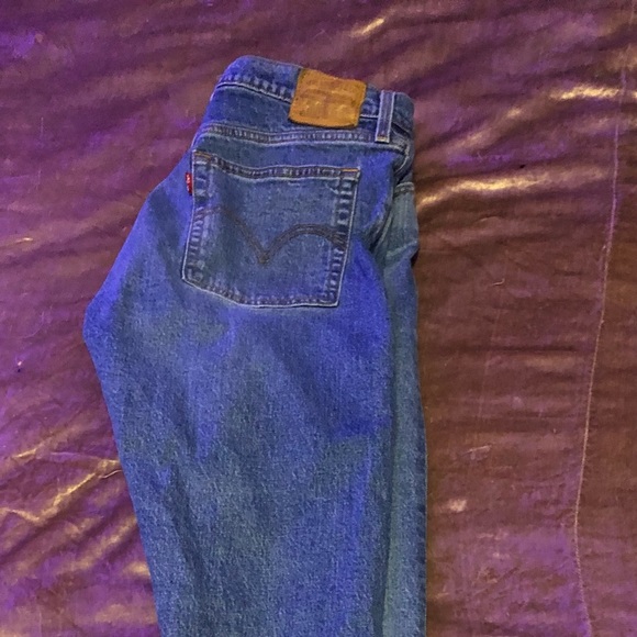 Levi’s dark wash jeans - Picture 4 of 5